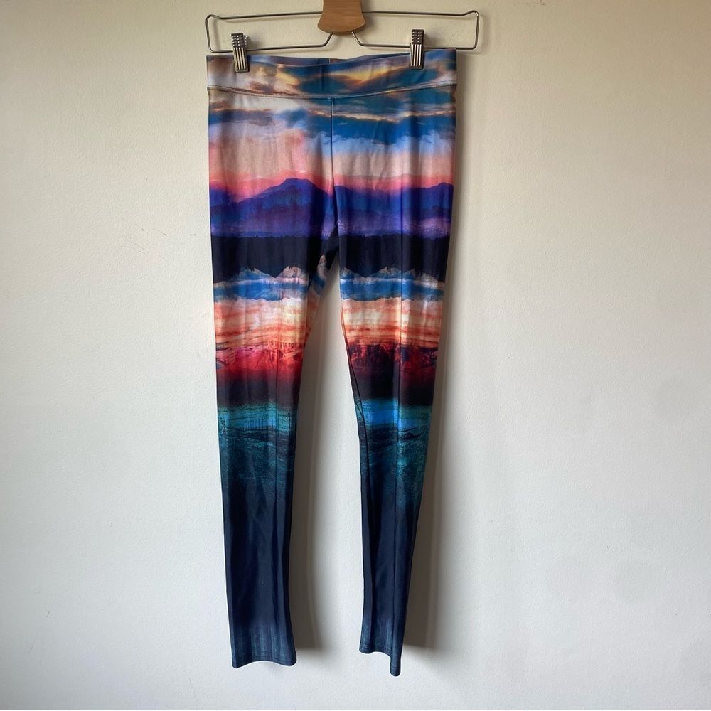 American Eagle leggings sunset landscape design size small